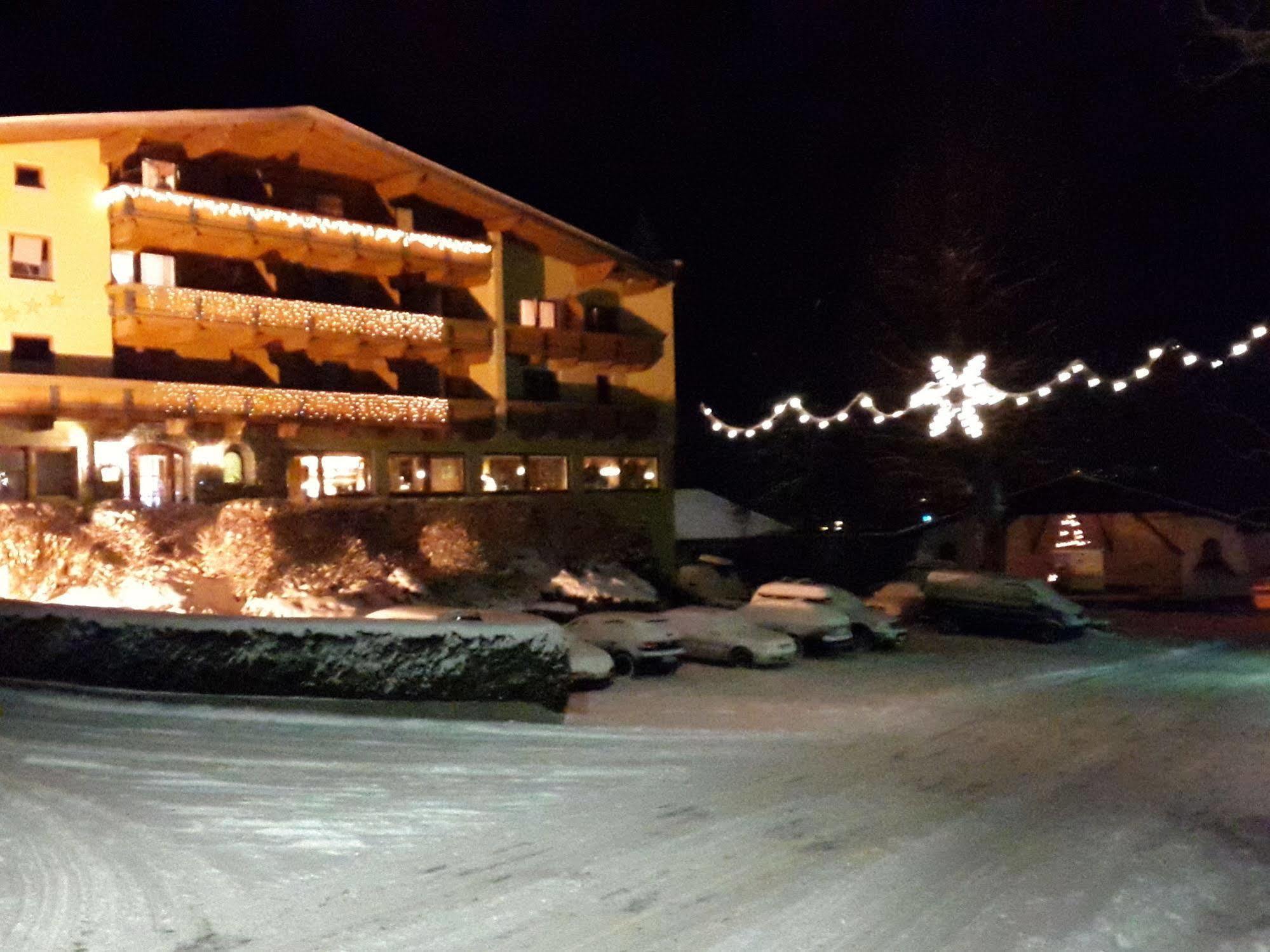 Hotel Gasthof Jäger Schlitters Exterior foto