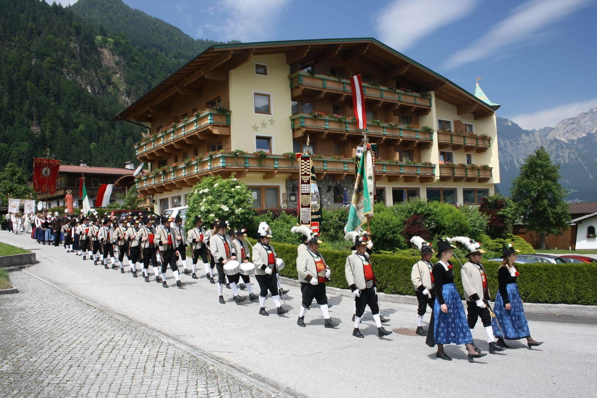 Hotel Gasthof Jäger Schlitters Exterior foto
