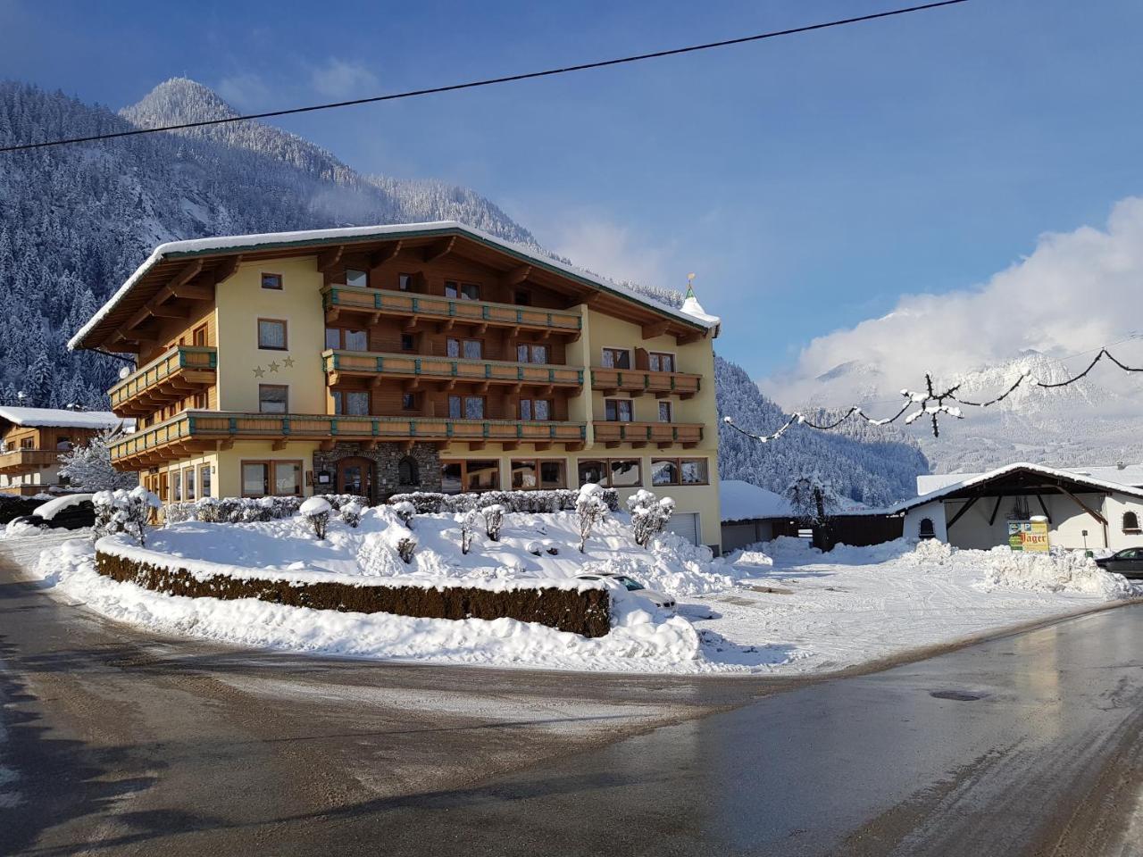 Hotel Gasthof Jäger Schlitters Exterior foto